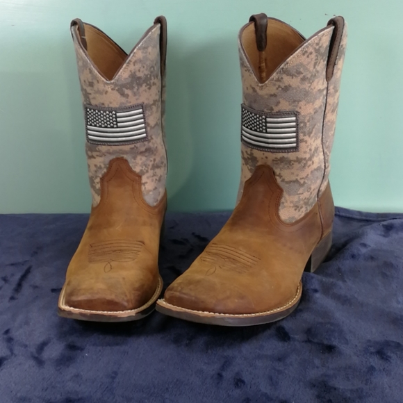 SOLD- DO NOT BUY- MENS ARIAT CAMO PATRIOT USA FLAG BOOTS SZ 6 - Picture 1 of 11